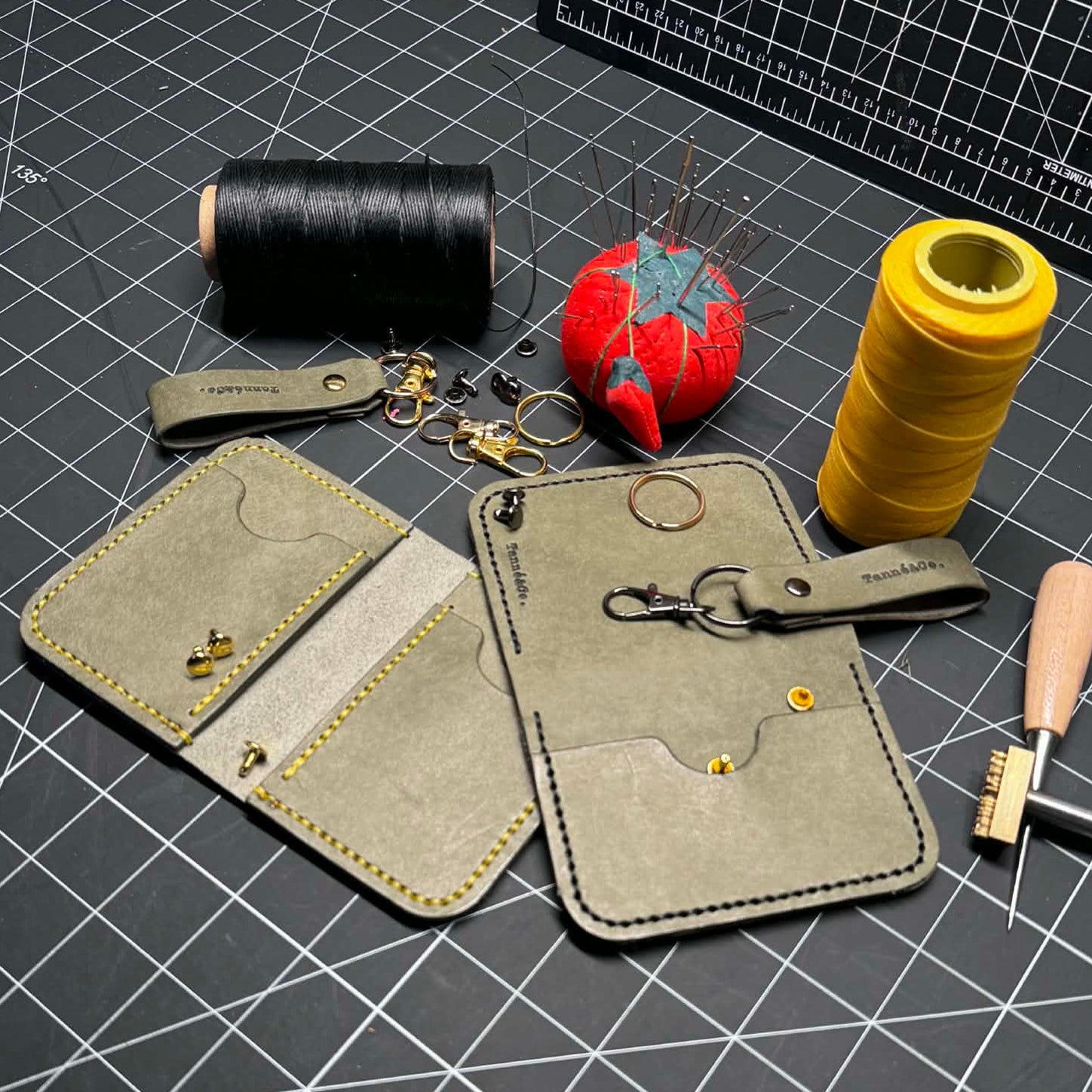 Leather Bifold Wallet – Minimalist Design | Sage