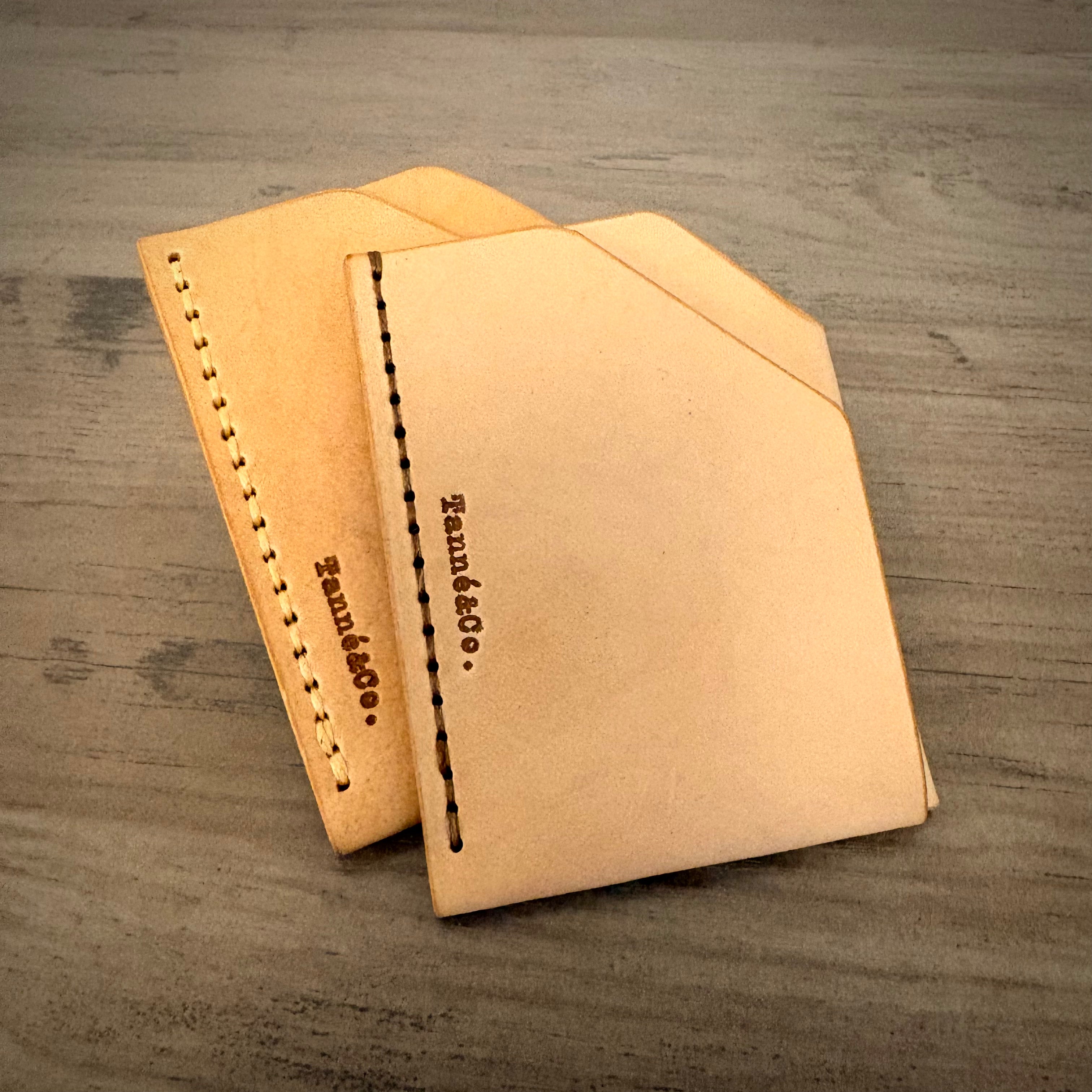 Porte-cartes en cuir – Minimal à double poche | Coupe biseautée couleur fauve