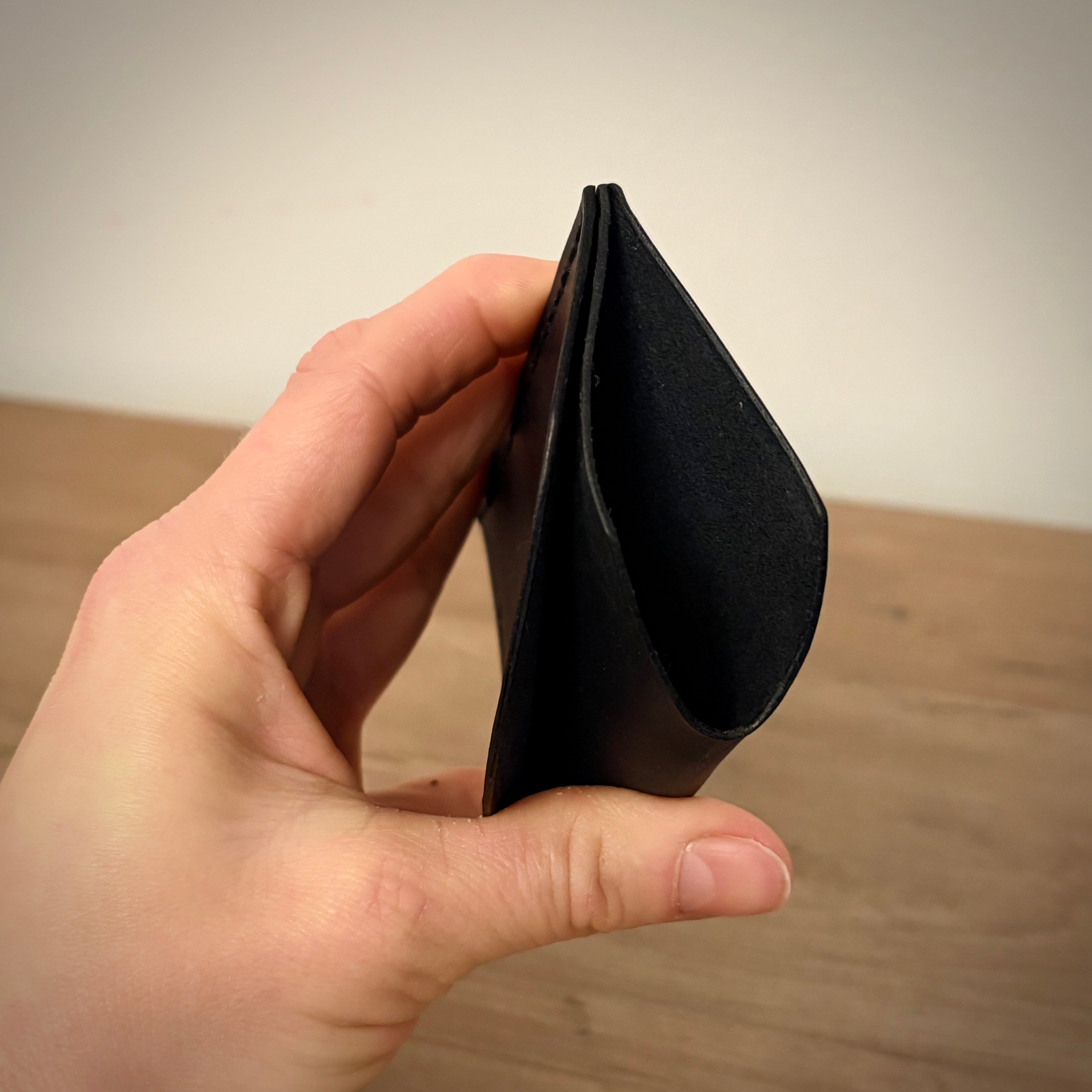 Porte-cartes en cuir – Double poche minimaliste | Noir