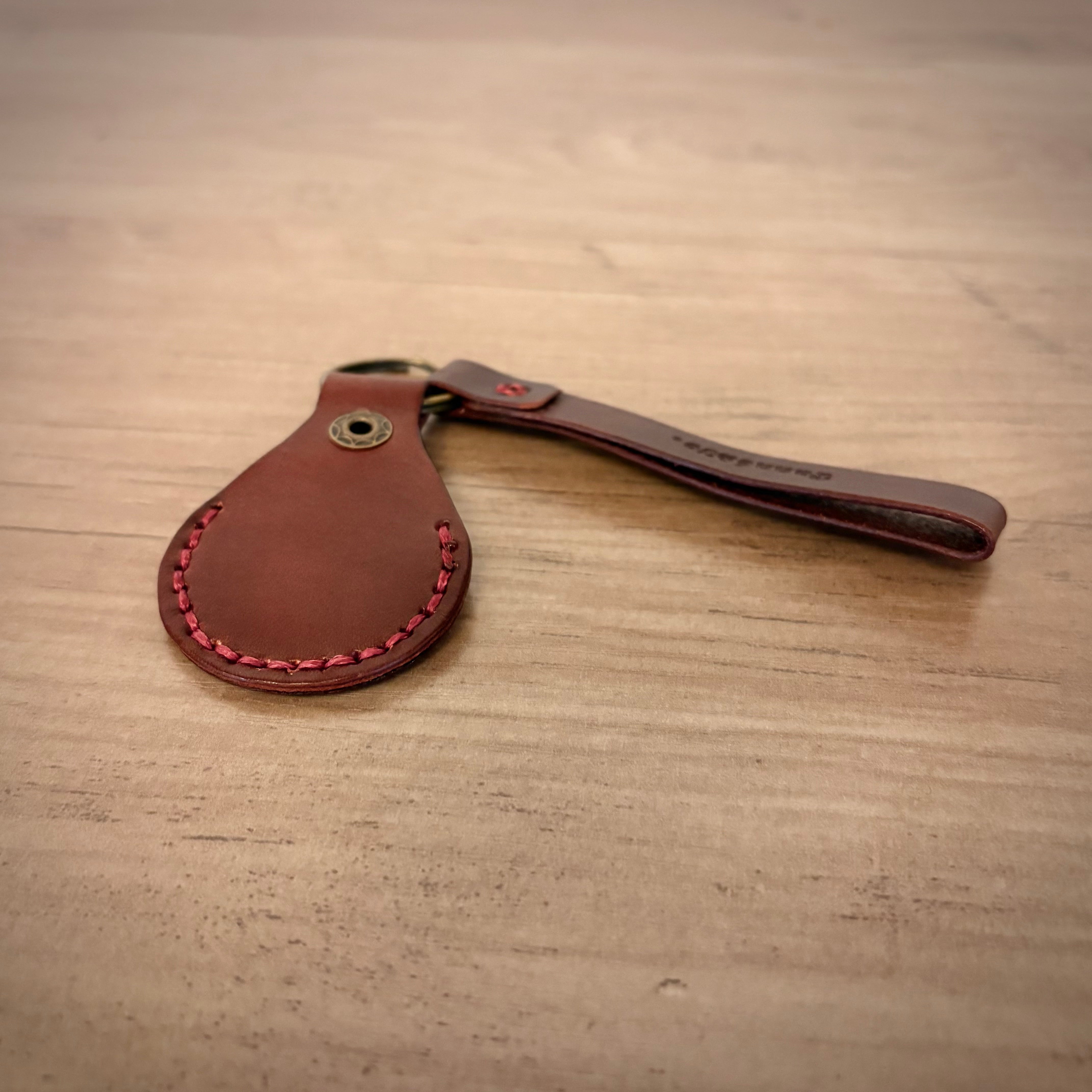 Porte-clés AirTag en cuir – Design artisanal | Bordeaux
