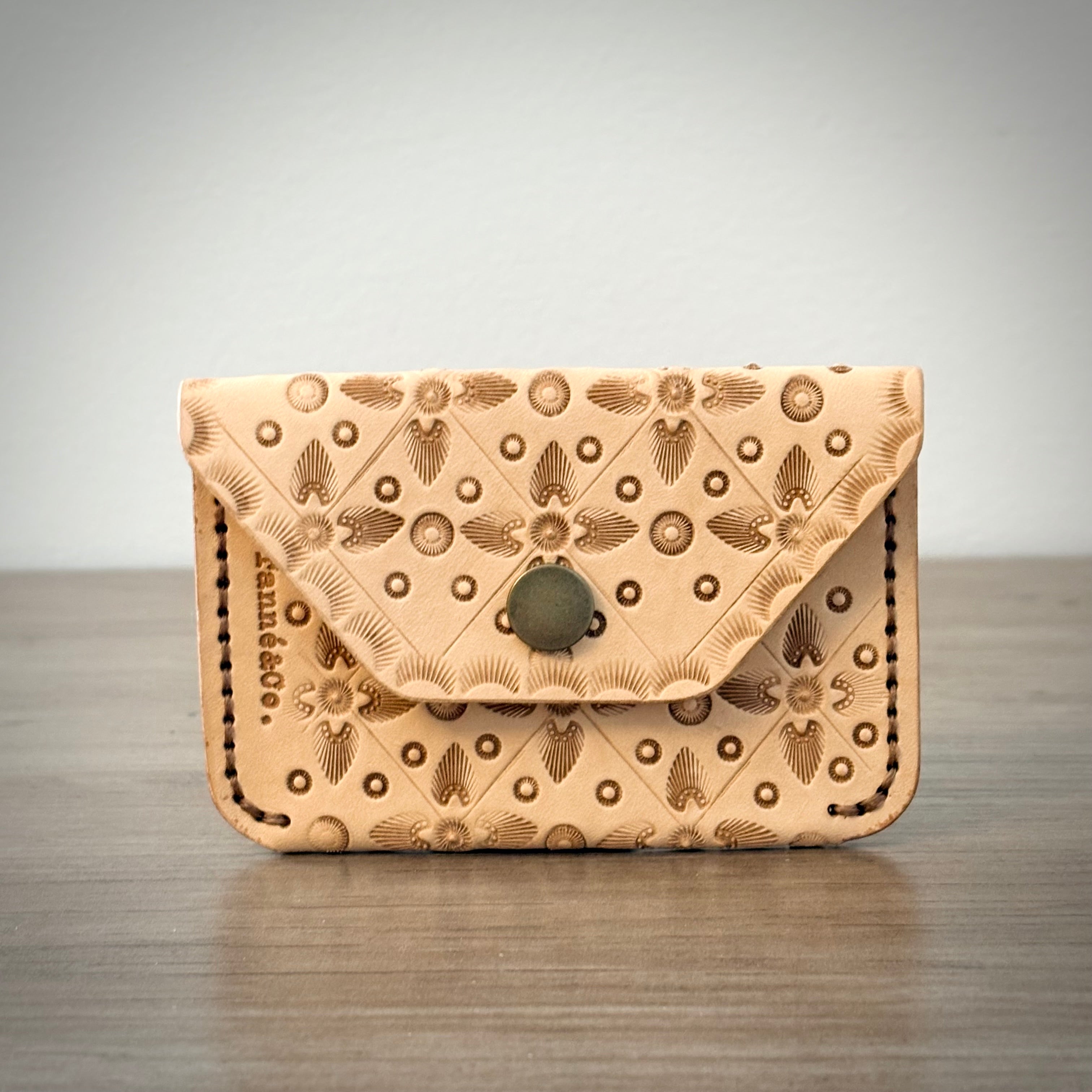 Portefeuille en cuir – Motif géométrique travaillé à la main | Naturel