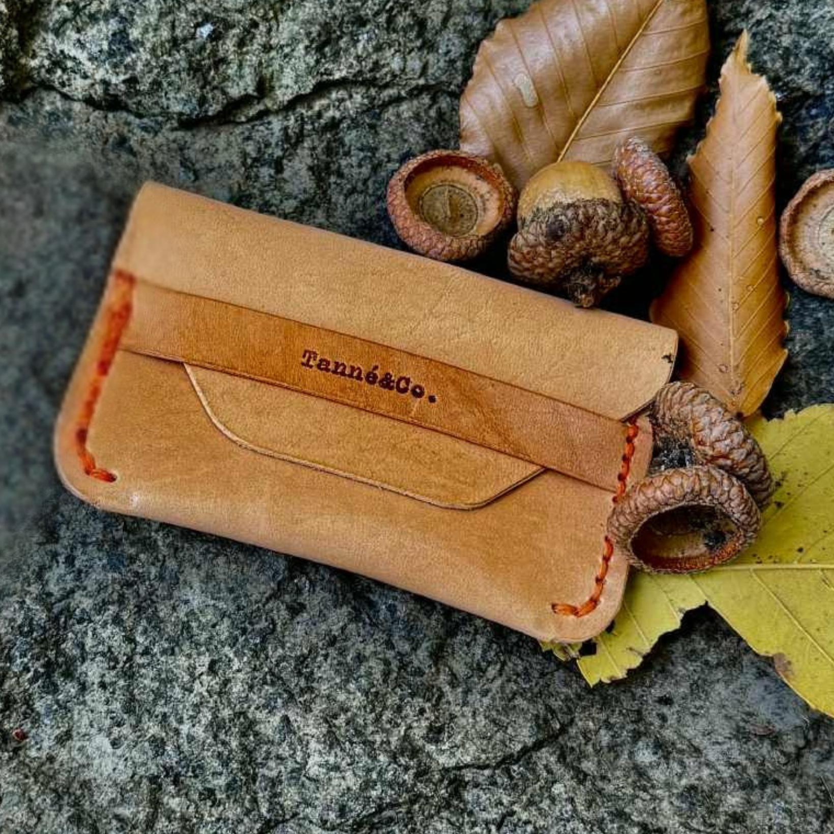Leather Card Holder and Keychain Set – Mount Bruno Hike | Tan