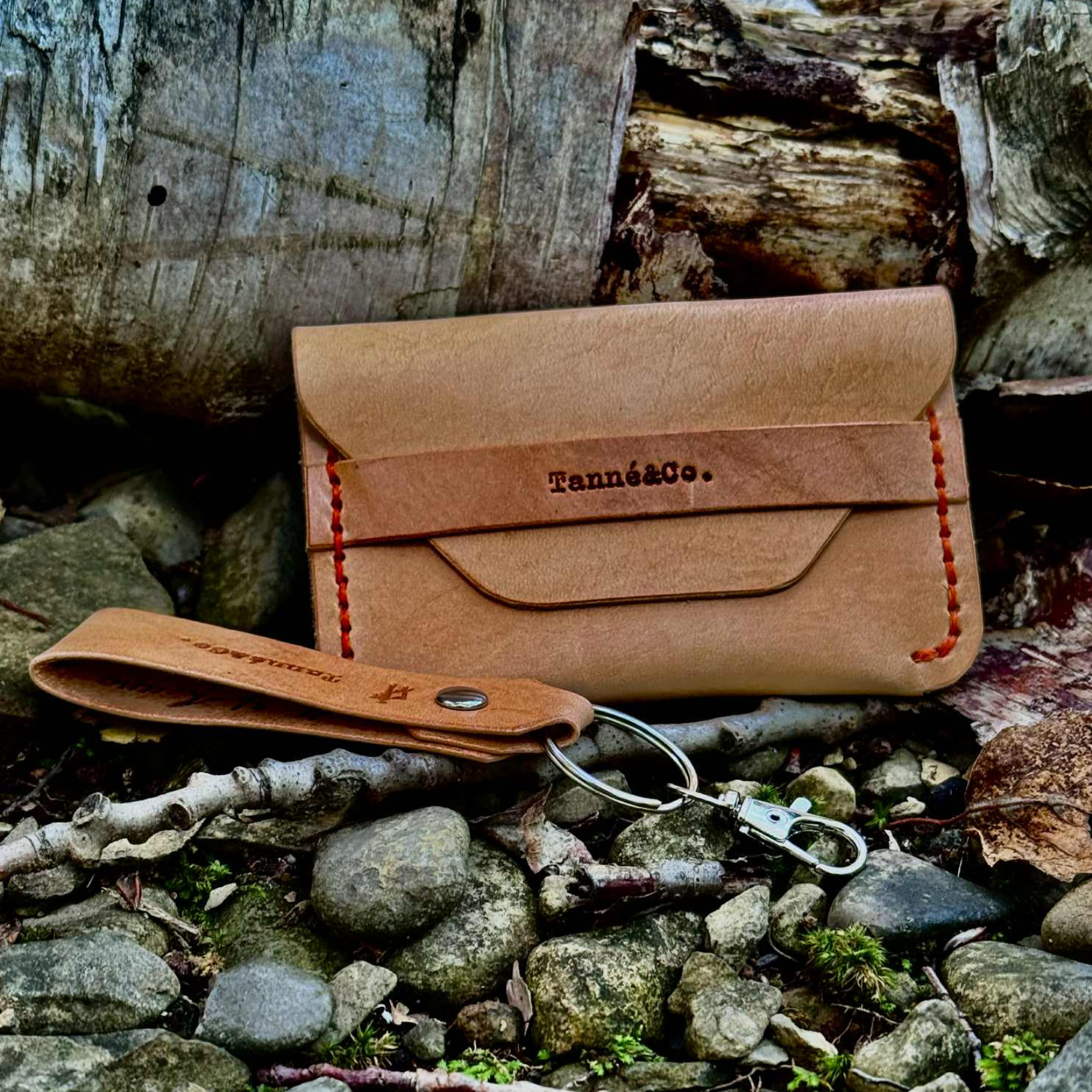 Leather Card Holder and Keychain Set – Mount Bruno Hike | Tan