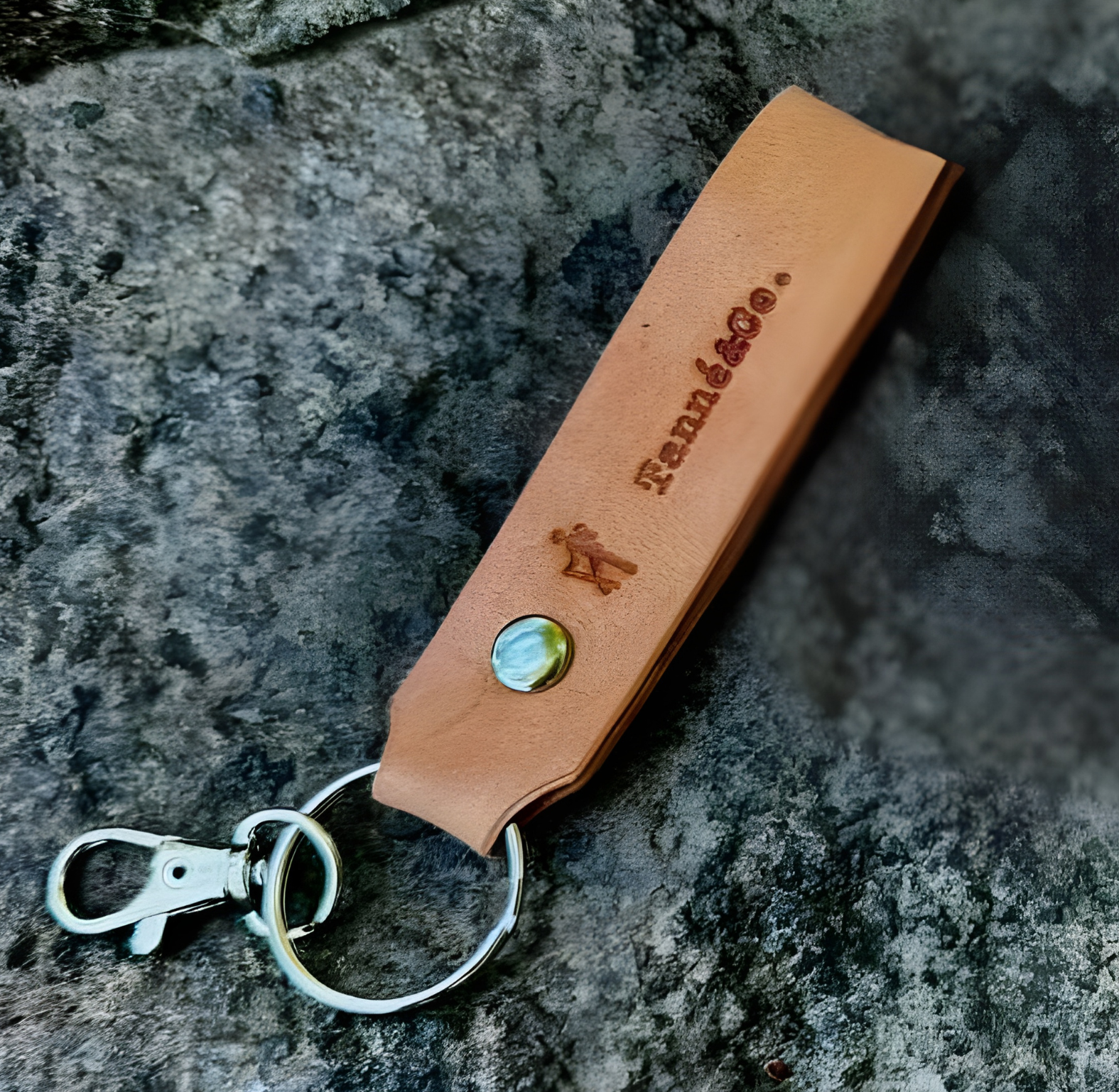 Leather Card Holder and Keychain Set – Mount Bruno Hike | Tan
