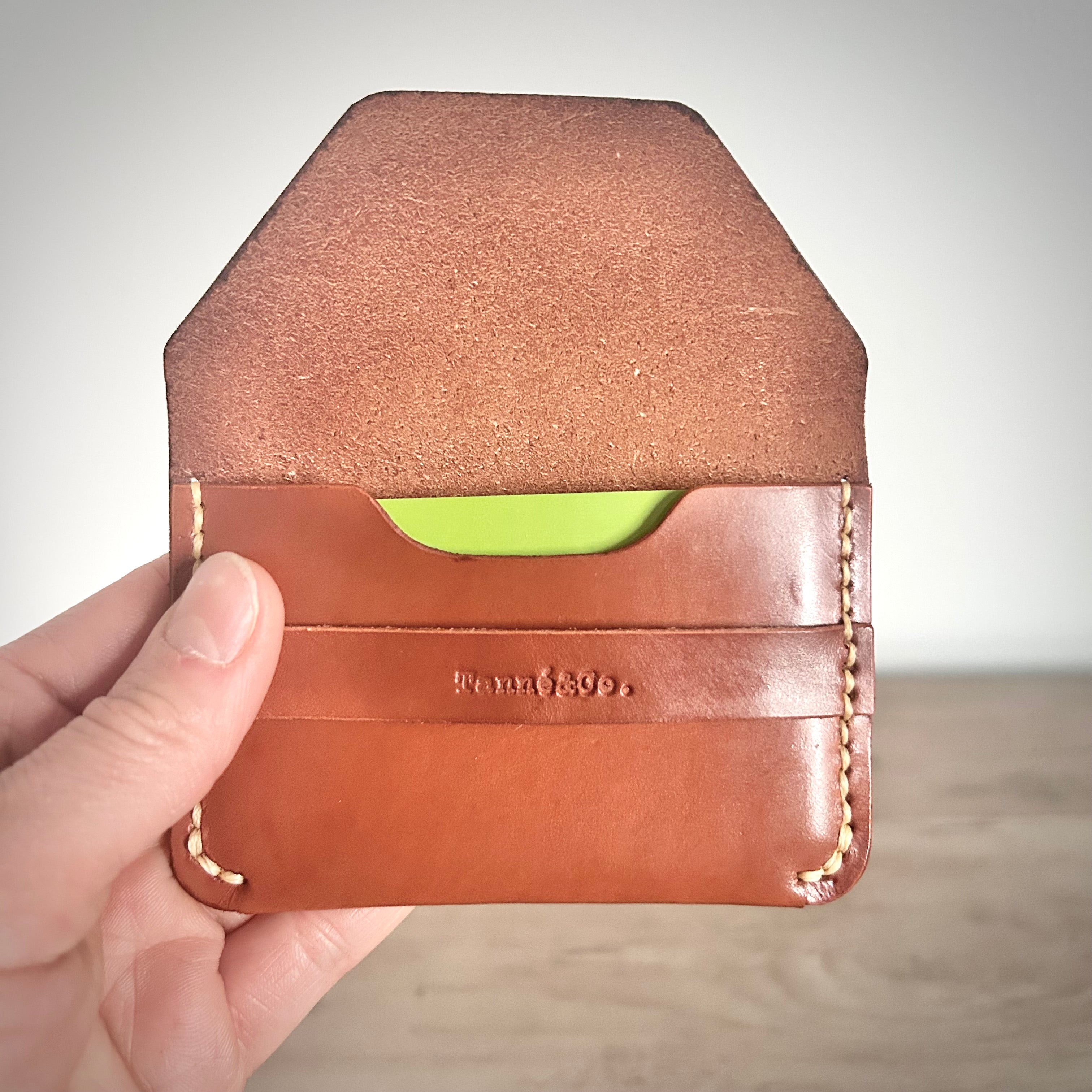 Porte-cartes en cuir – Style enveloppe minimaliste | Brun