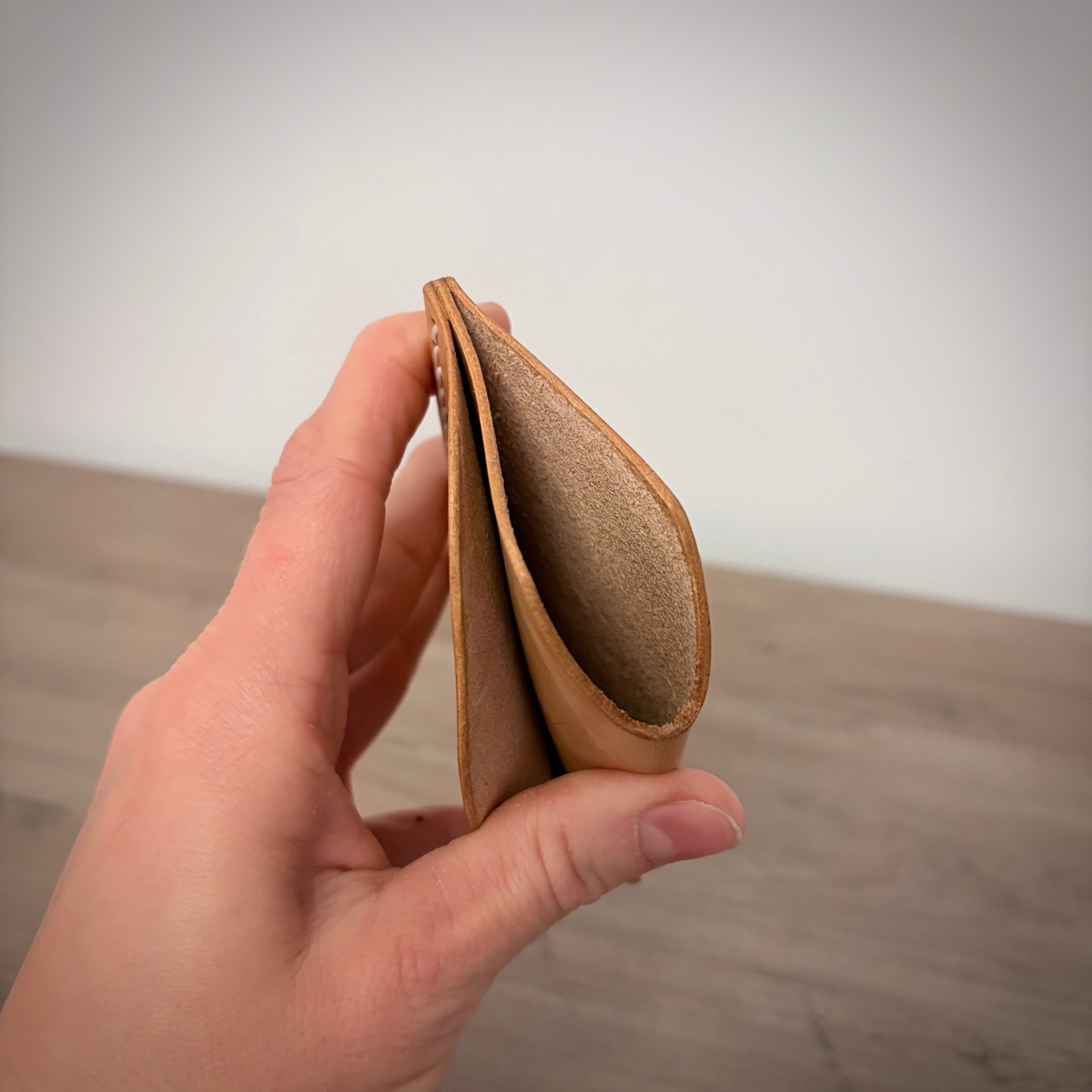 Porte-cartes en cuir – Double poche minimaliste | Tan