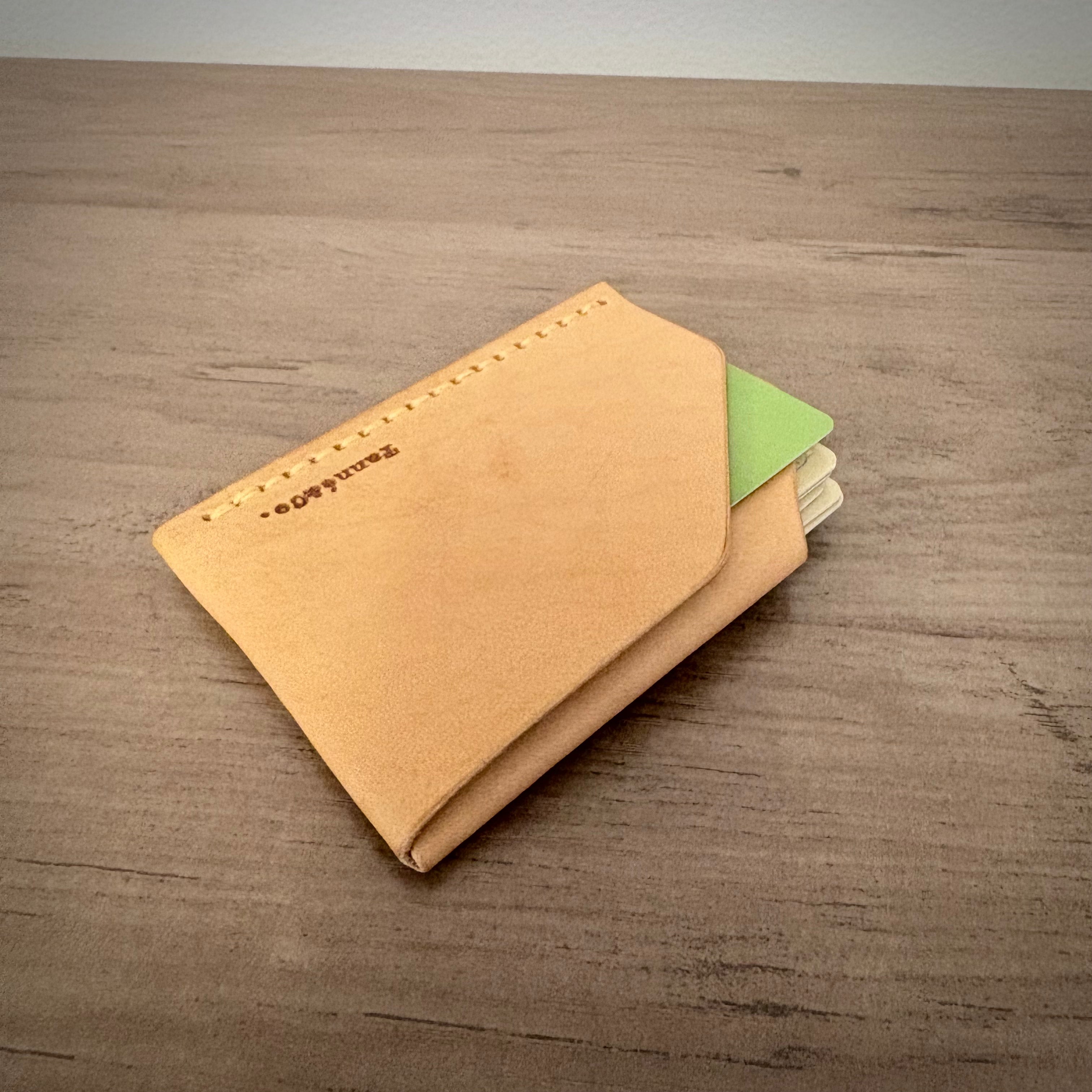 Porte-cartes en cuir – Minimal à double poche | Coupe biseautée couleur fauve