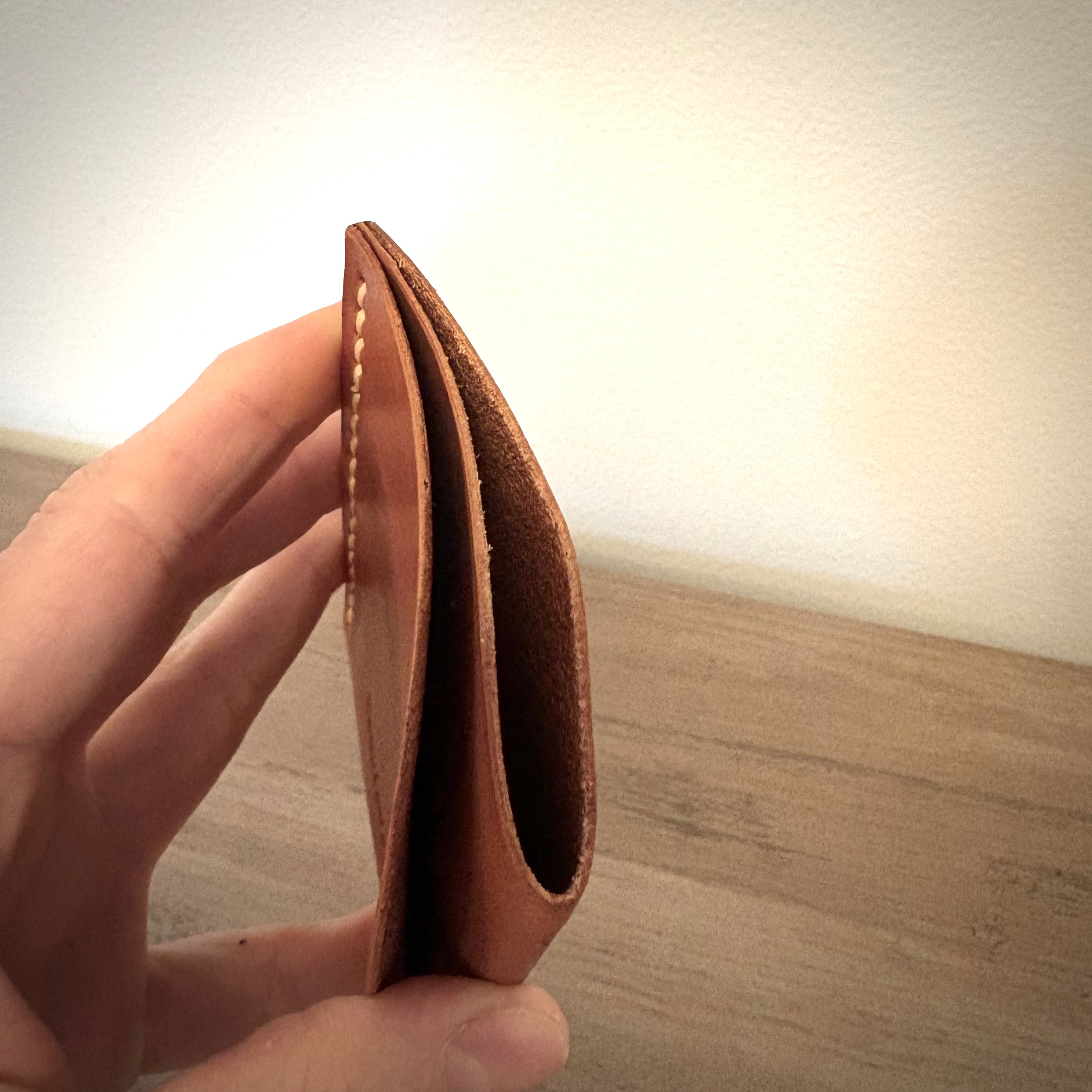 Porte-cartes en cuir – Double poche minimaliste | Brun