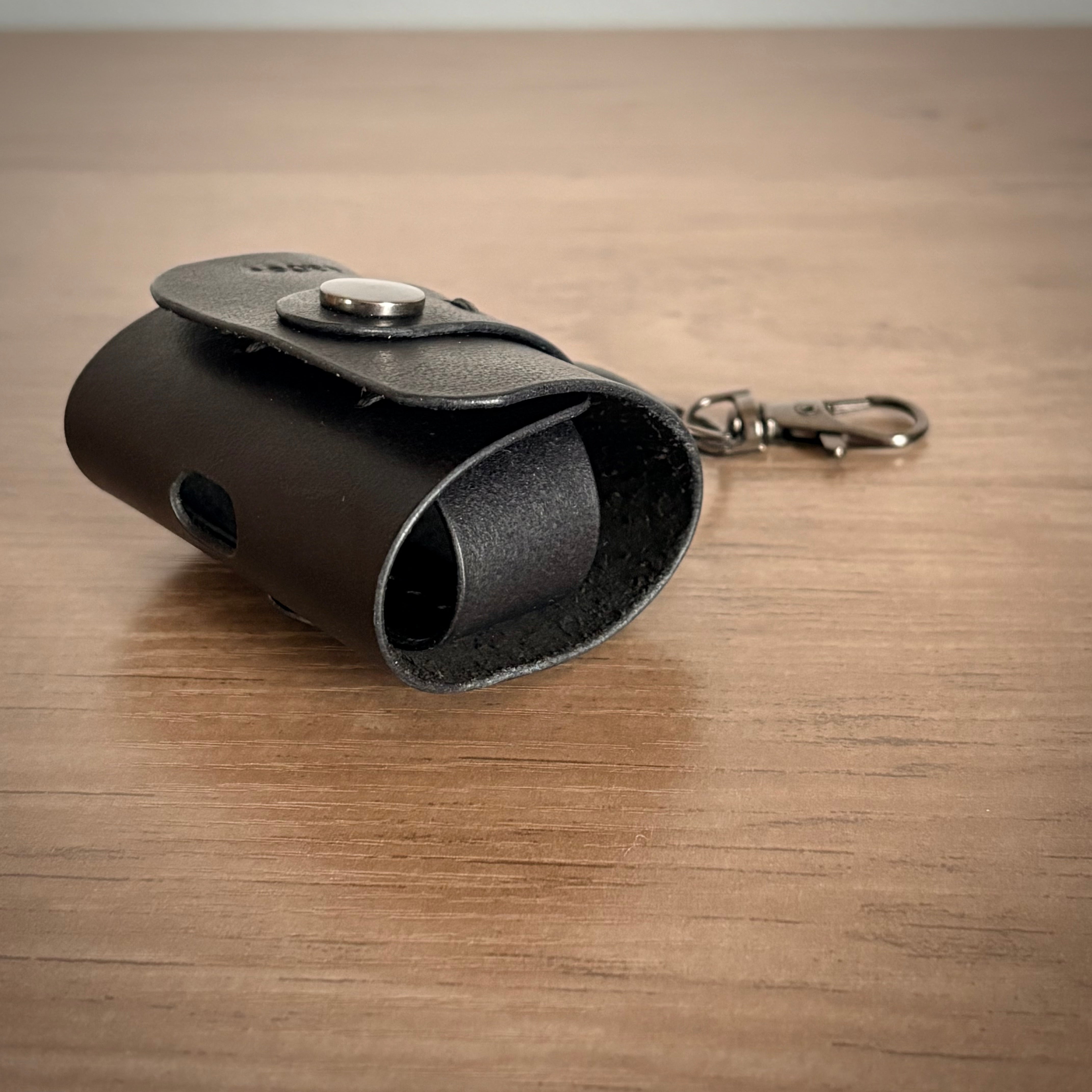Étui en cuir pour AirPods Pro – Design artisanal | Noir/Gris