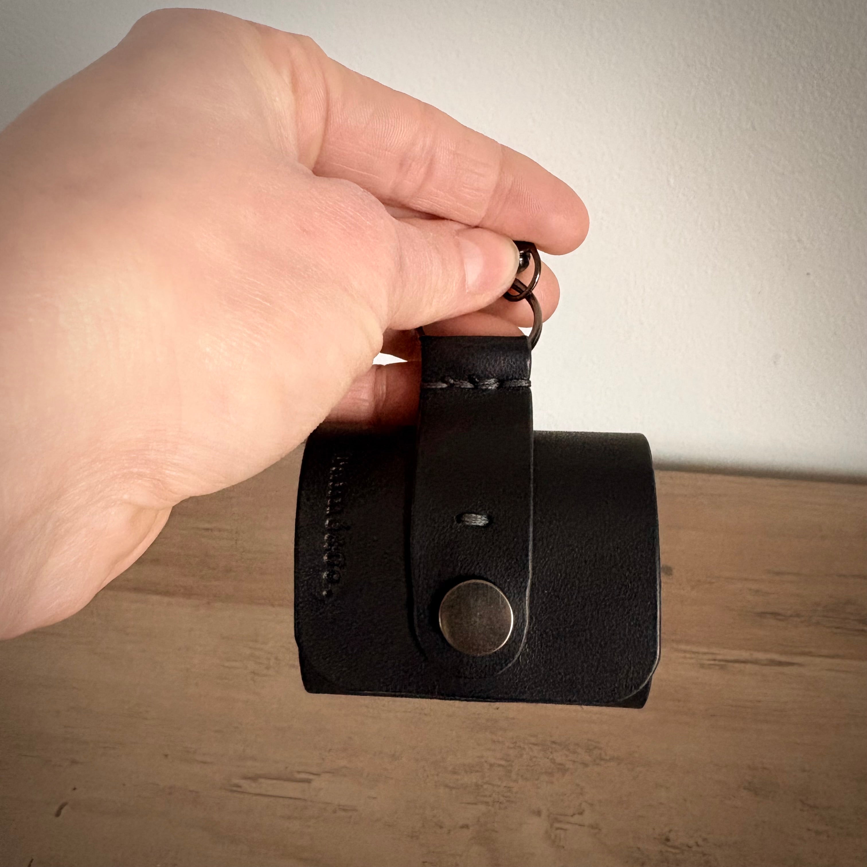 Leather AirPods Pro Case – Handcrafted Design | Black/Grey