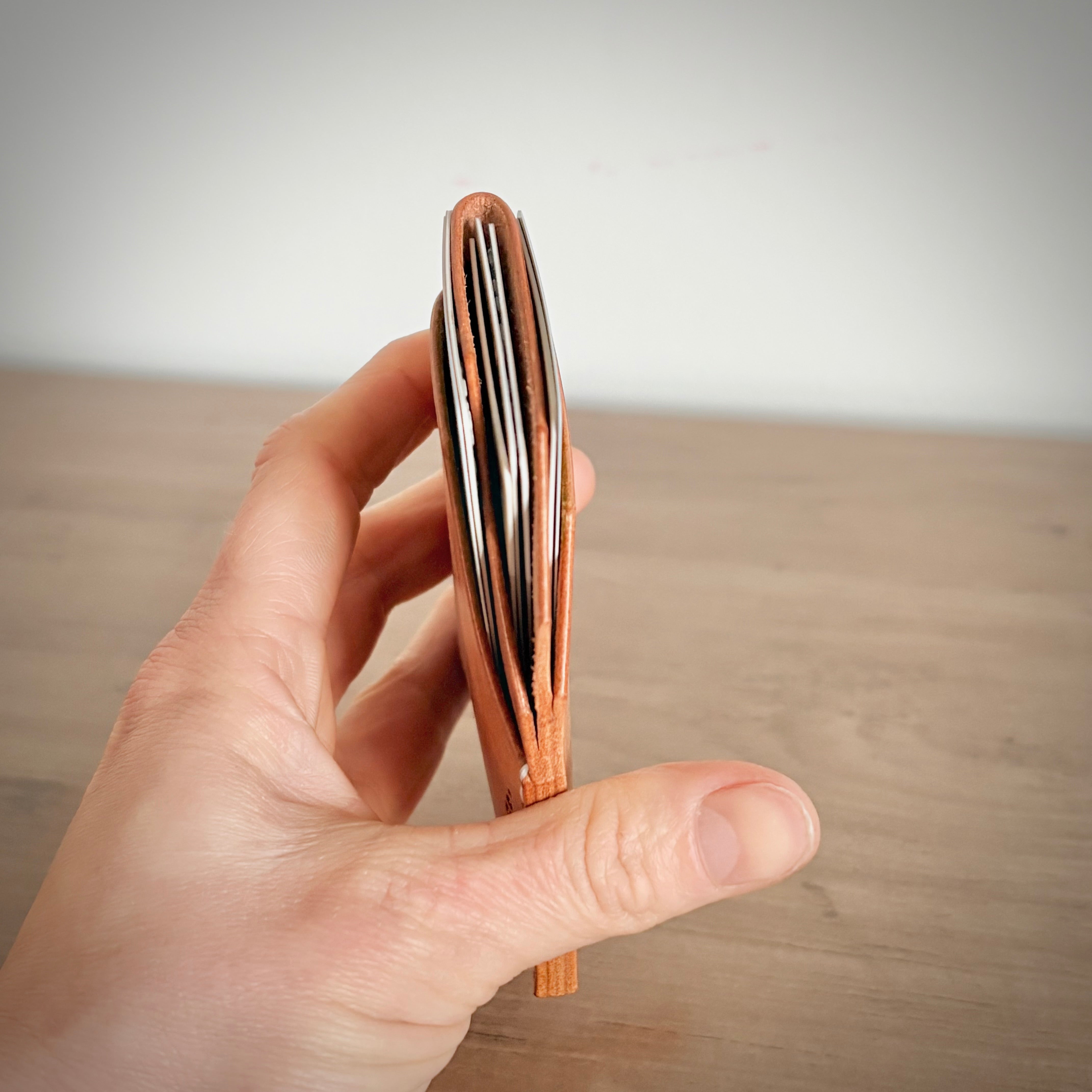 Porte-cartes en cuir – Triple poche minimaliste | Naturel