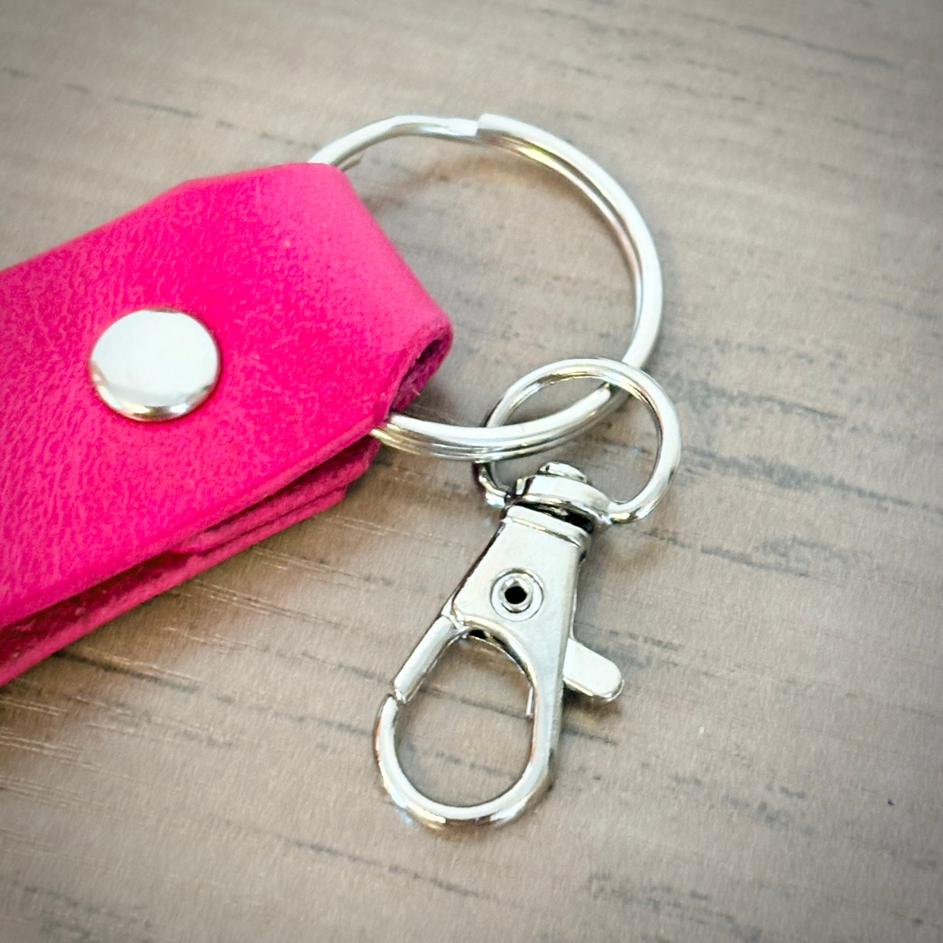Porte-clés en cuir – Création artisanale | Rose