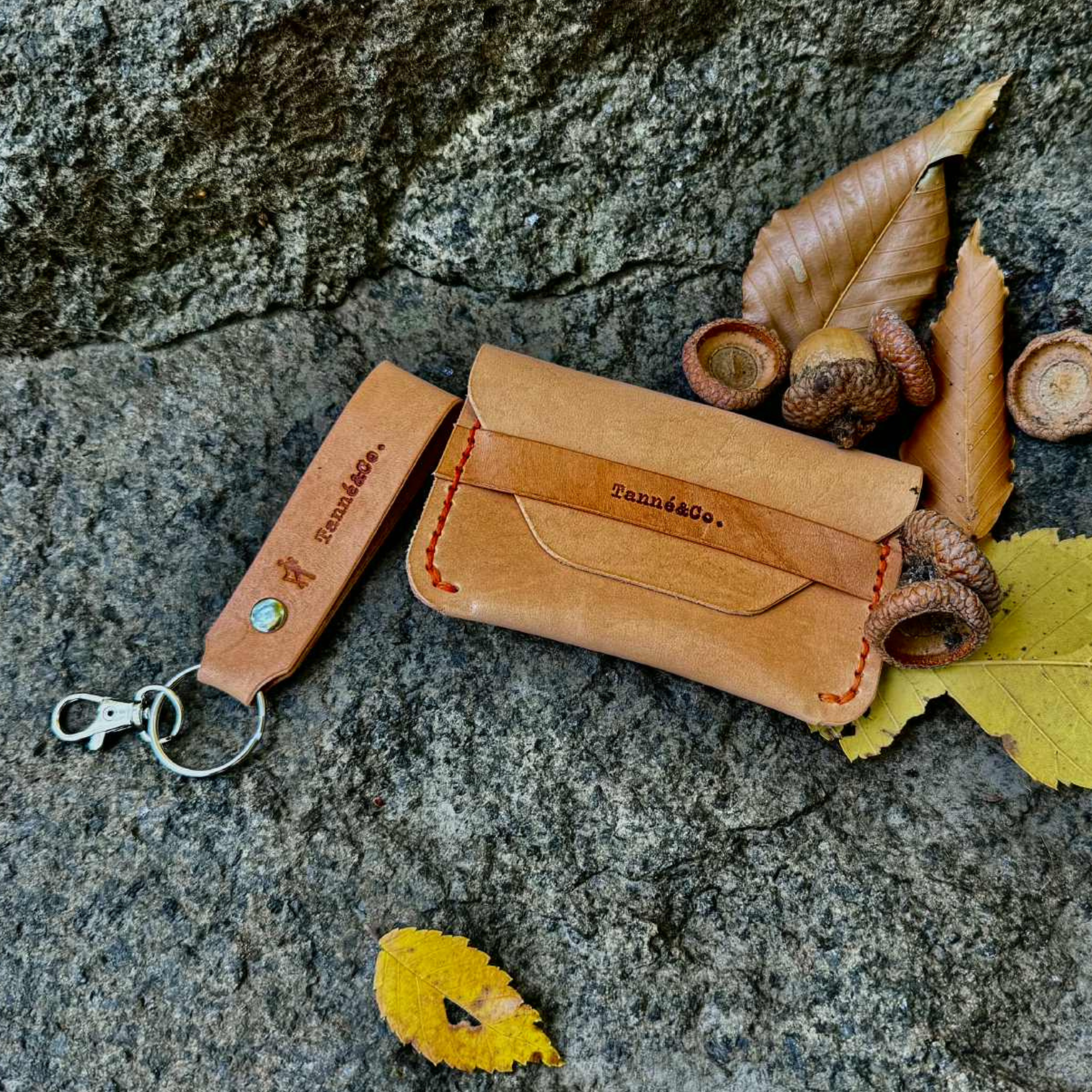 Leather Card Holder and Keychain Set – Mount Bruno Hike | Tan